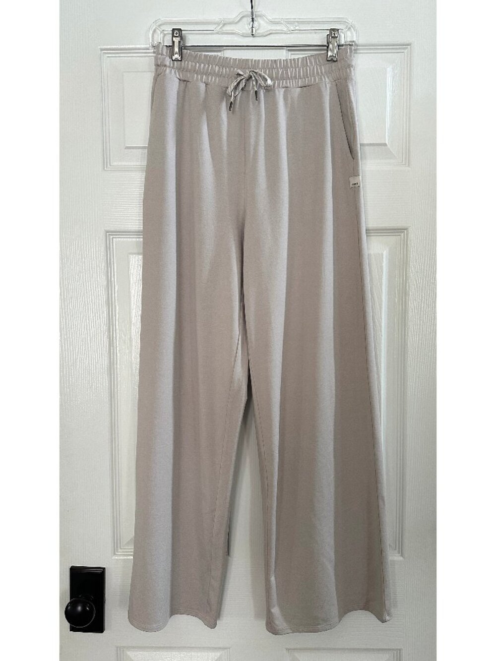 LIKE NEW - SMALL SHORT - Vuori Halo Essential Wideleg Pant - Heather Ecru